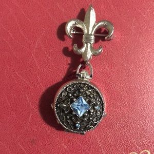 Vintage Cora picture locket brooch